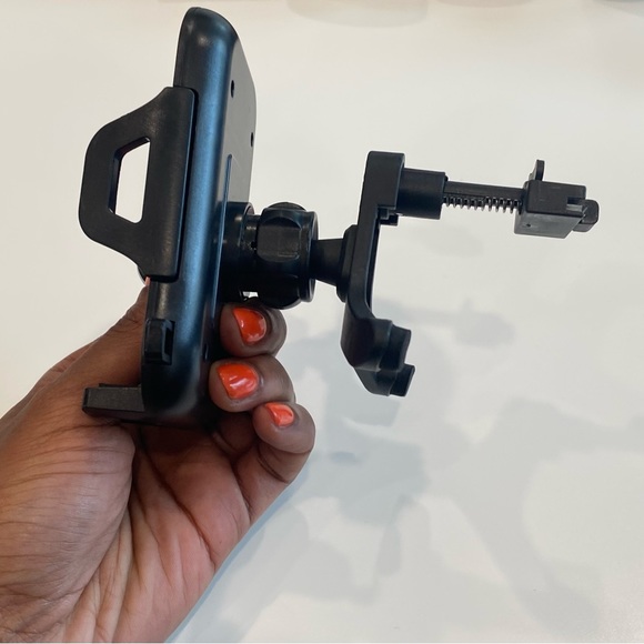 🚗TWO FOR $15 until sold out! 360° Rotating Car Vent Clip Phone Holder - Picture 7 of 12